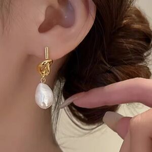 Gold Tone Twisted Drop Stud Earrings With Pearl Dangling (A32)